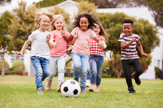 Happy-kids-lying-in-circle