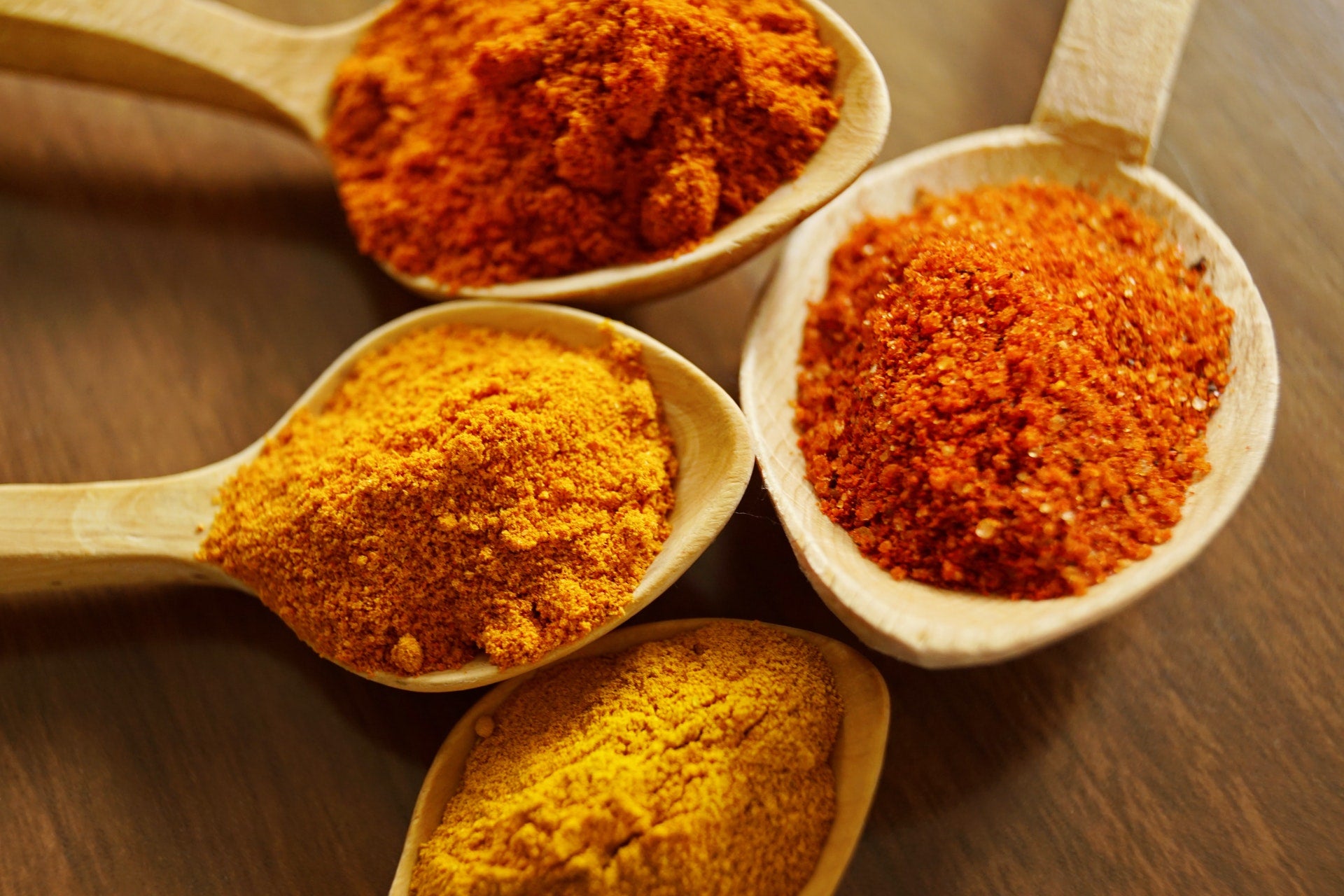 Tumeric-and-spices-on-spoons