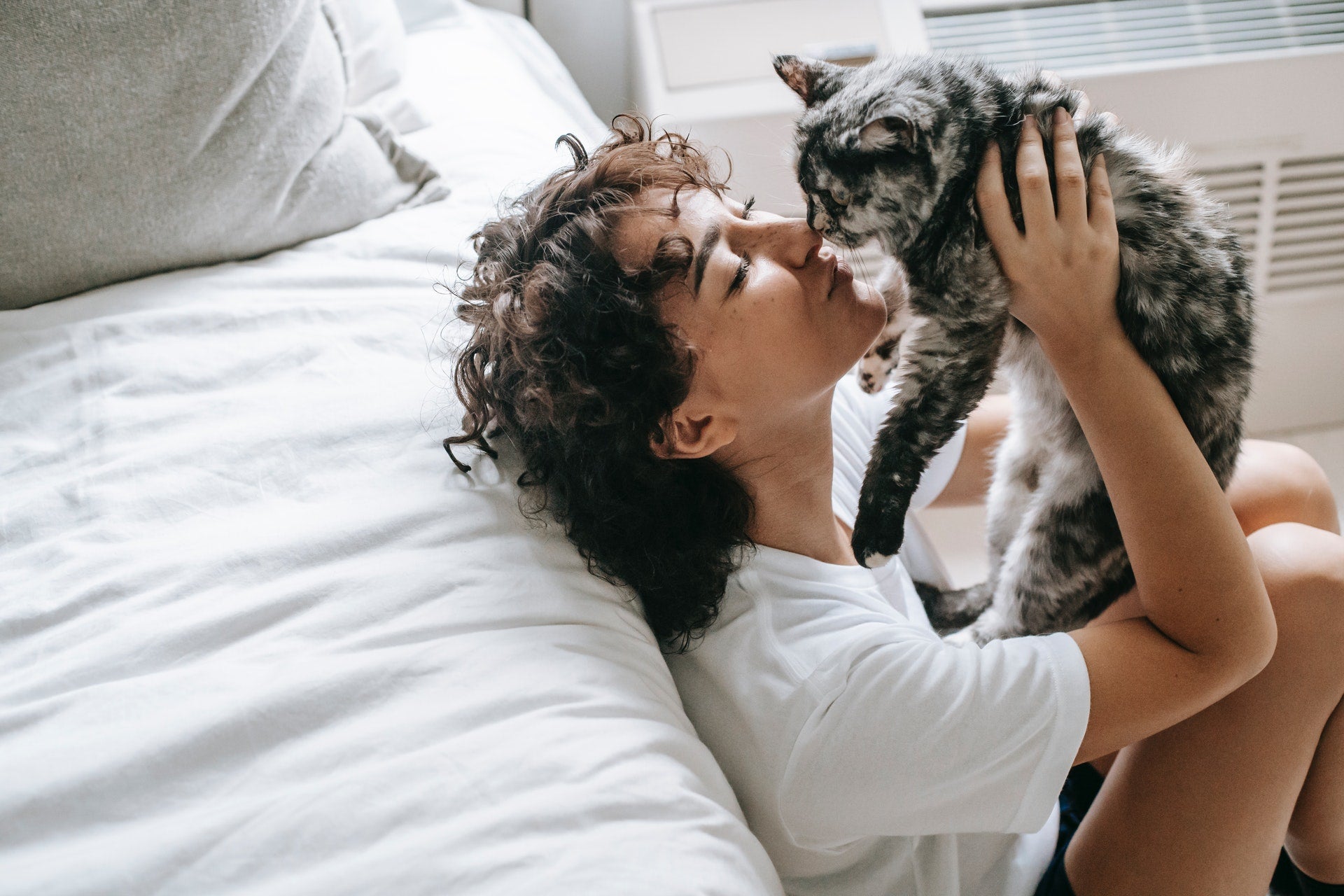 Girl-relaxing-with-cat